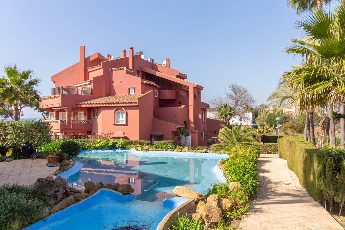 Ground Floor Apartment in Marbella, Costa del Sol – 3 beds – 675000 € - photo 21 of 30
