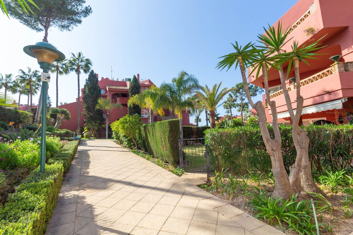 Ground Floor Apartment in Marbella, Costa del Sol – 3 beds – 675000 € - photo 26 of 30