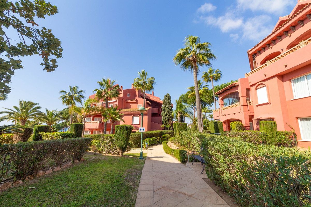 Ground Floor Apartment in Marbella, Costa del Sol – 3 beds – 675000 € - photo 28 of 30