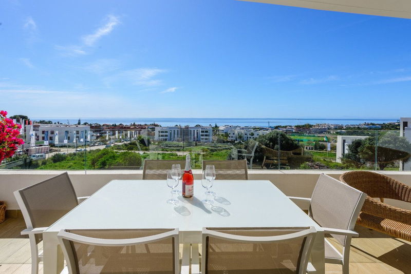 Middle Floor Apartment in Estepona, Costa del Sol – 2 beds – 460000 €