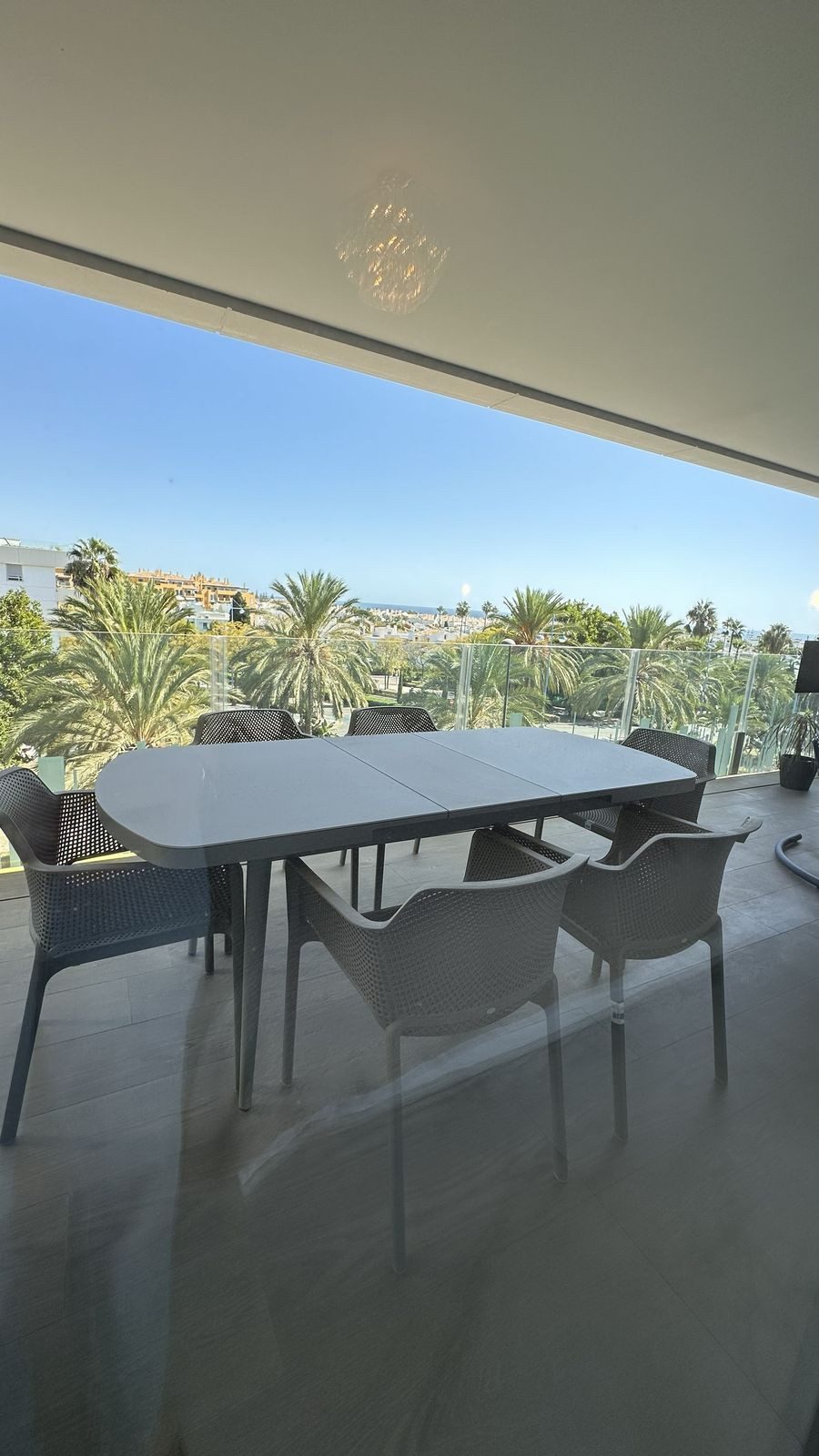Middle Floor Apartment in Marbella, Costa del Sol – 3 beds – 1075000 € - photo 8 of 15