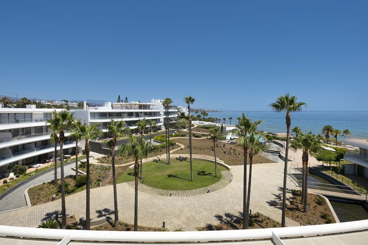 Middle Floor Apartment in Torremolinos, Costa del Sol – 4 beds – 1700000 € - photo 2 of 48