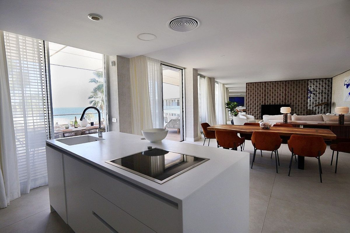 Middle Floor Apartment in Torremolinos, Costa del Sol – 4 beds – 1700000 € - photo 9 of 48