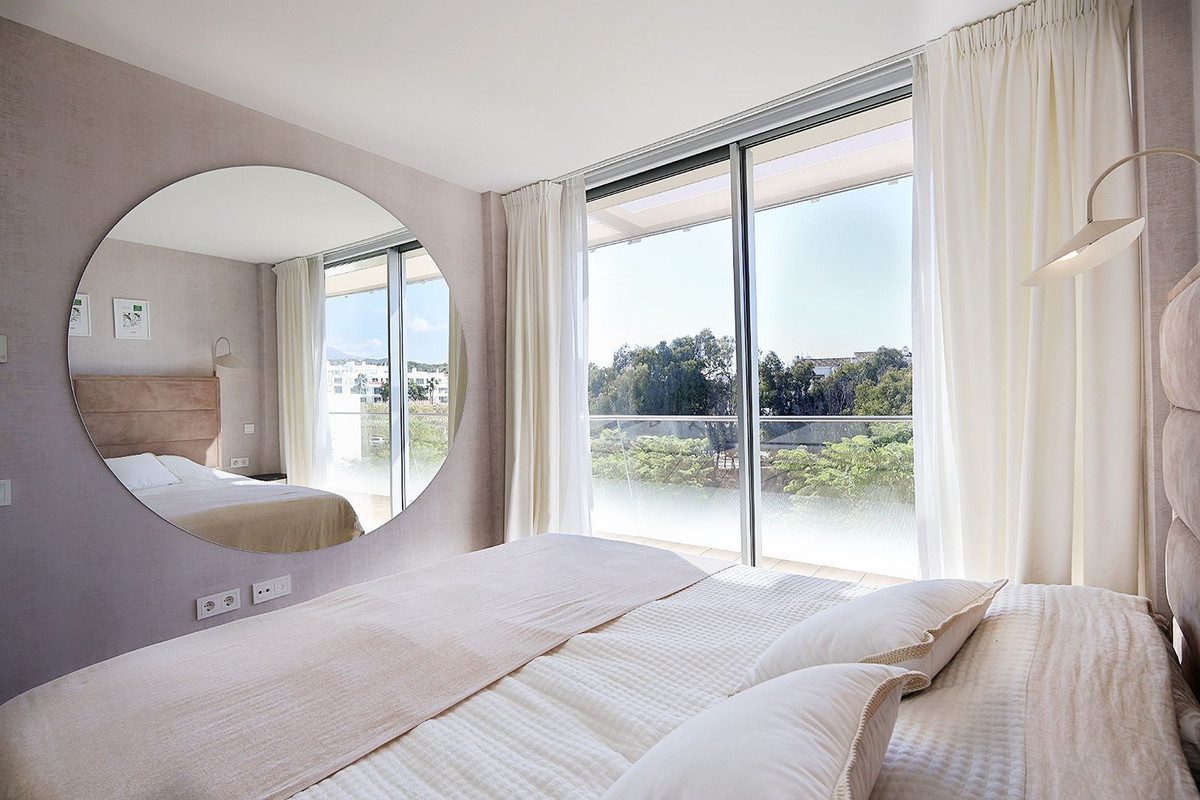 Middle Floor Apartment in Torremolinos, Costa del Sol – 4 beds – 1700000 € - photo 18 of 48
