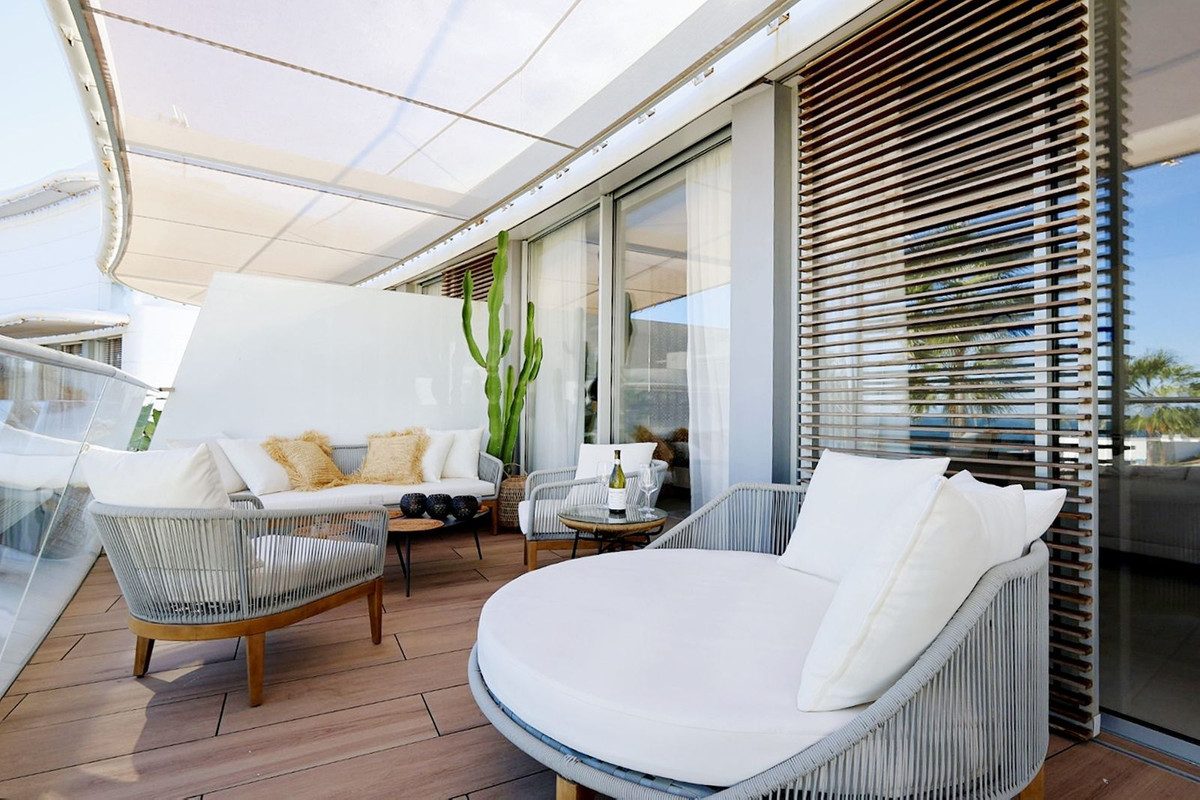 Middle Floor Apartment in Torremolinos, Costa del Sol – 4 beds – 1700000 € - photo 33 of 48