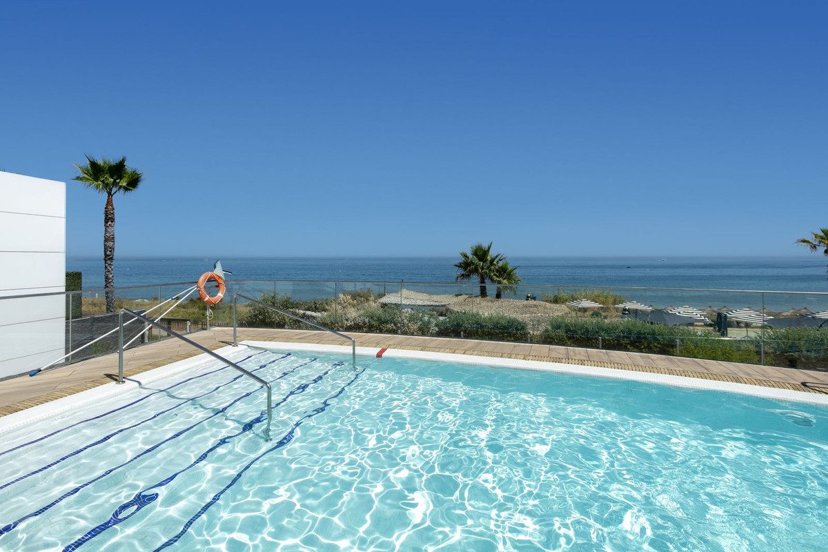 Middle Floor Apartment in Torremolinos, Costa del Sol – 4 beds – 1700000 € - photo 36 of 48