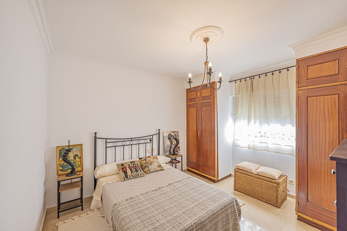 Detached Villa in Marbella, Costa del Sol – 4 beds – 1150000 € - photo 8 of 36
