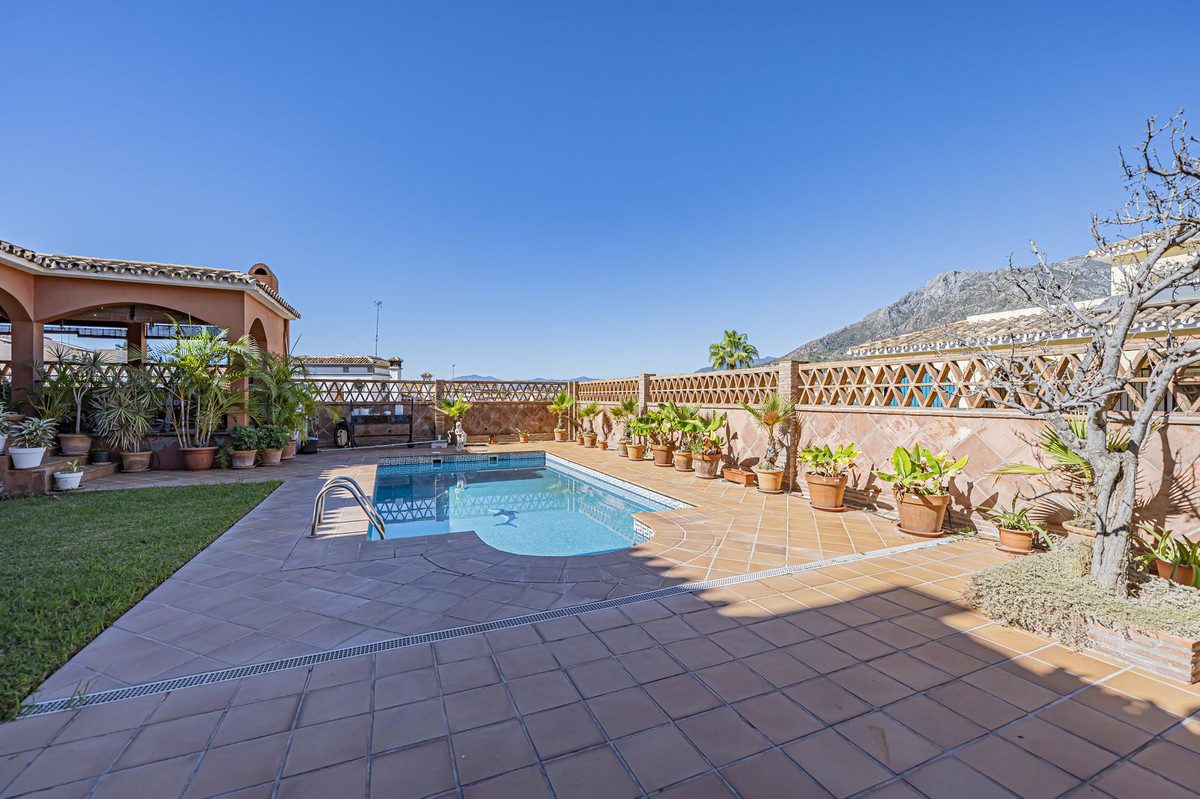Detached Villa in Marbella, Costa del Sol – 4 beds – 1150000 € - photo 12 of 36