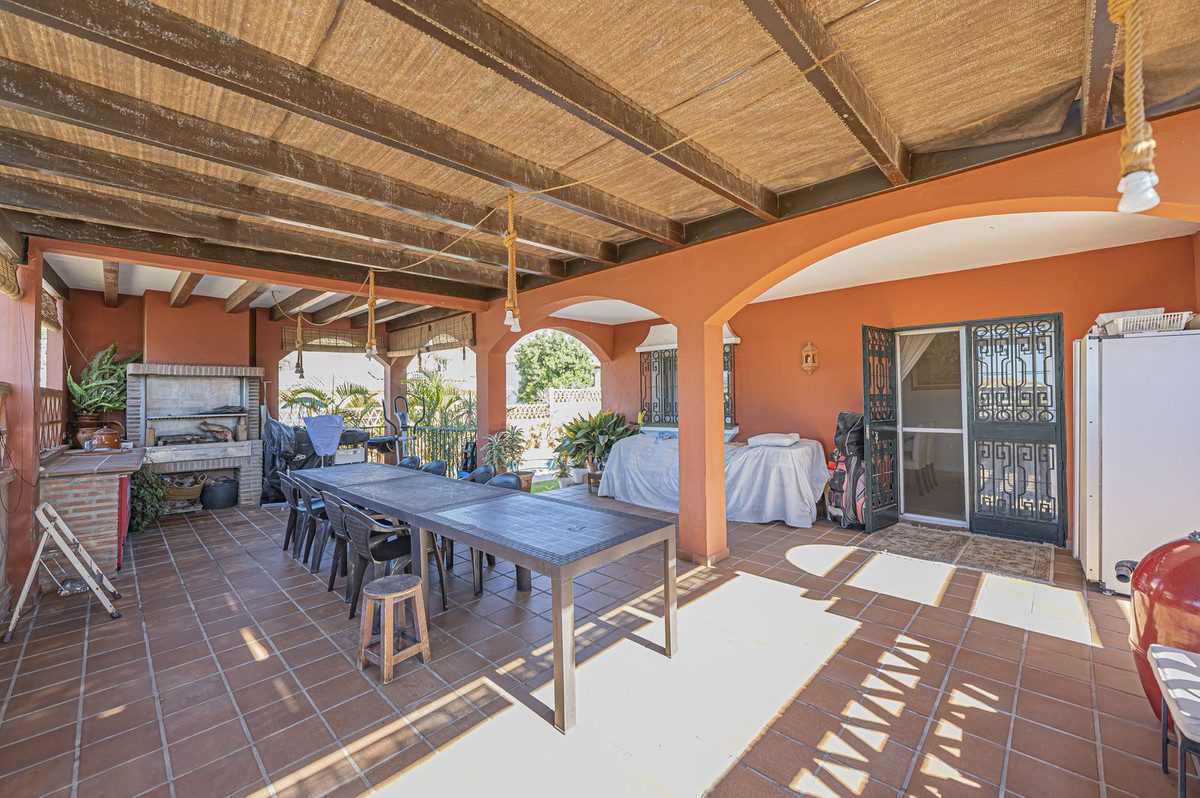 Detached Villa in Marbella, Costa del Sol – 4 beds – 1150000 € - photo 15 of 36