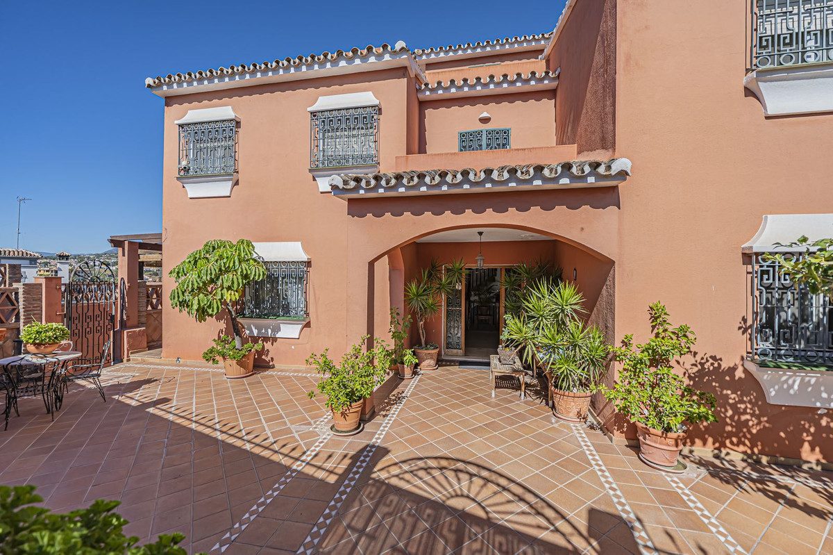 Detached Villa in Marbella, Costa del Sol – 4 beds – 1150000 € - photo 17 of 36