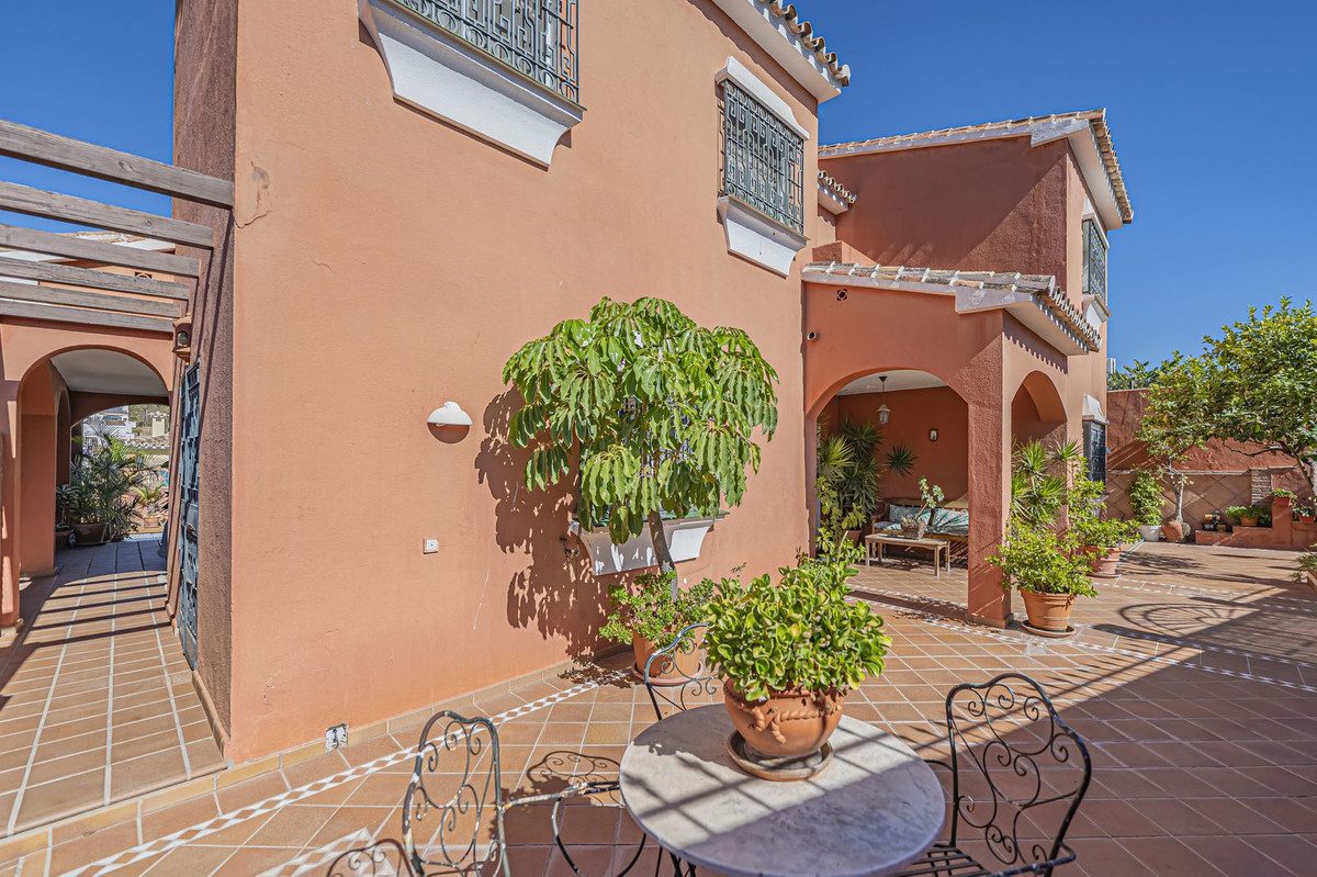 Detached Villa in Marbella, Costa del Sol – 4 beds – 1150000 € - photo 20 of 36