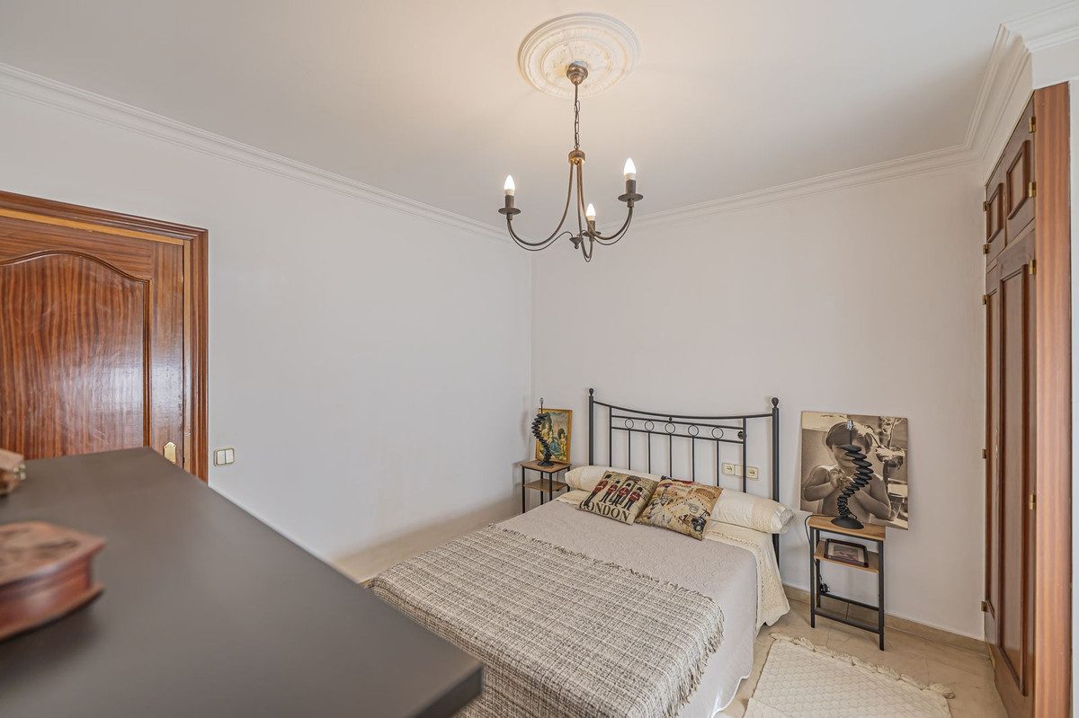 Detached Villa in Marbella, Costa del Sol – 4 beds – 1150000 € - photo 21 of 36