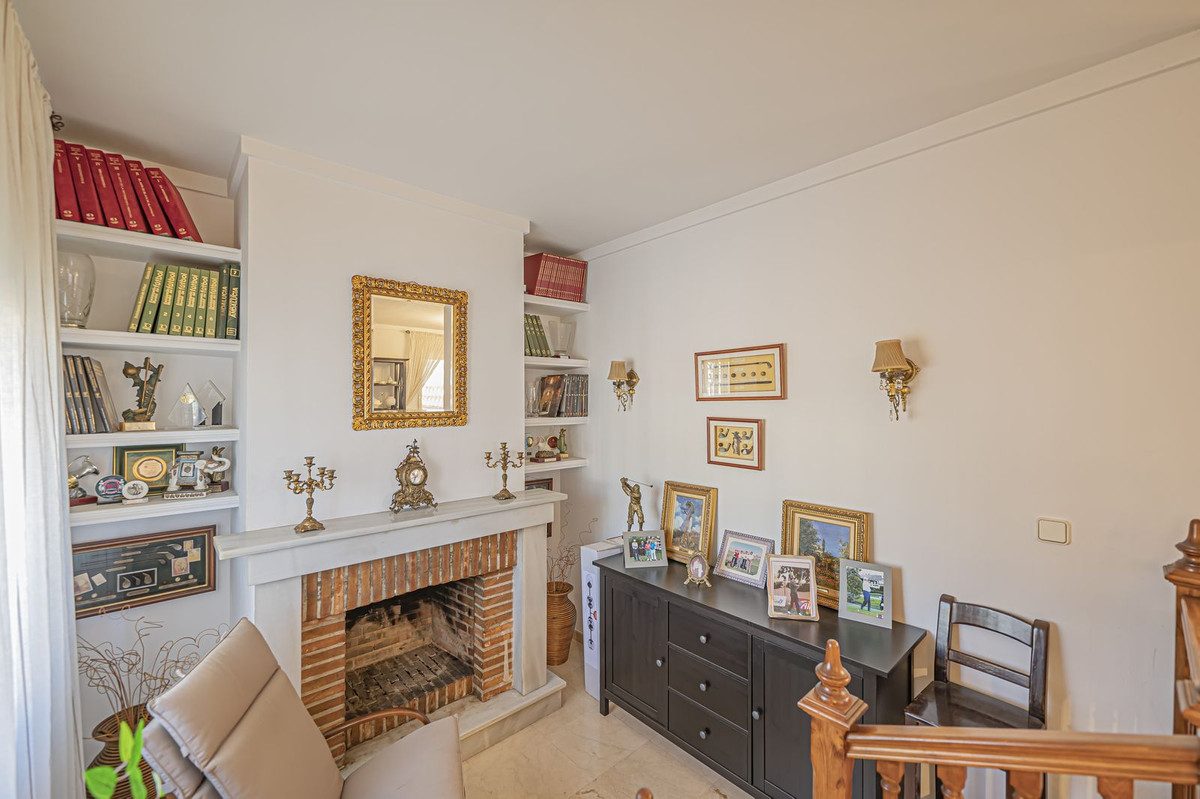 Detached Villa in Marbella, Costa del Sol – 4 beds – 1150000 € - photo 29 of 36