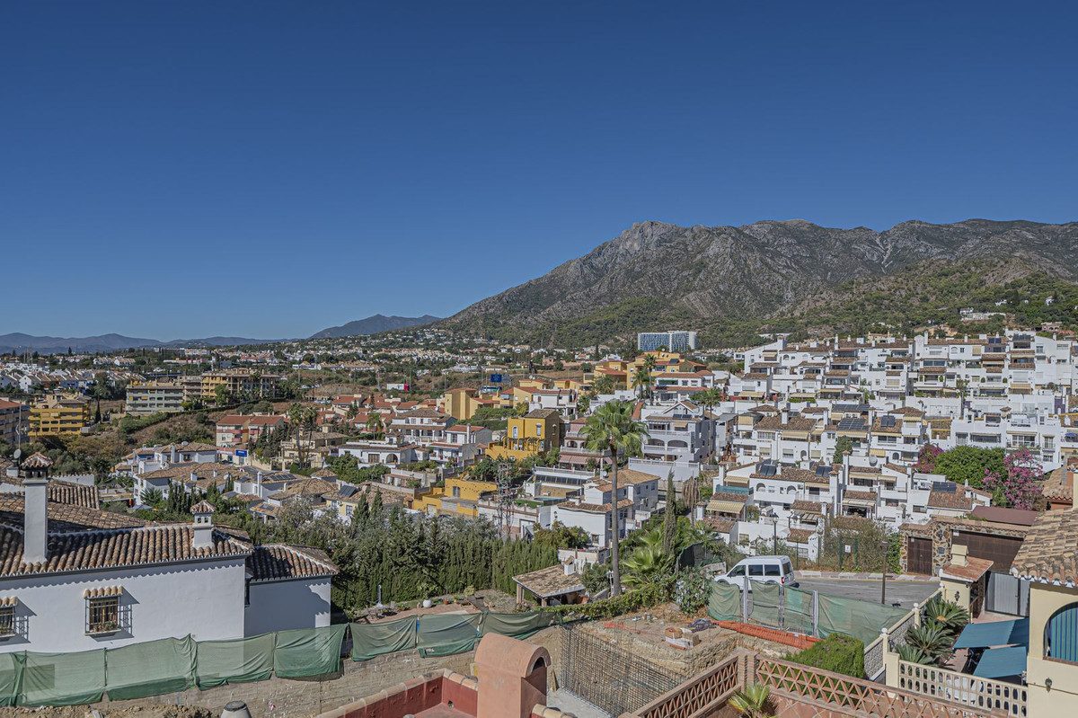 Detached Villa in Marbella, Costa del Sol – 4 beds – 1150000 € - photo 35 of 36