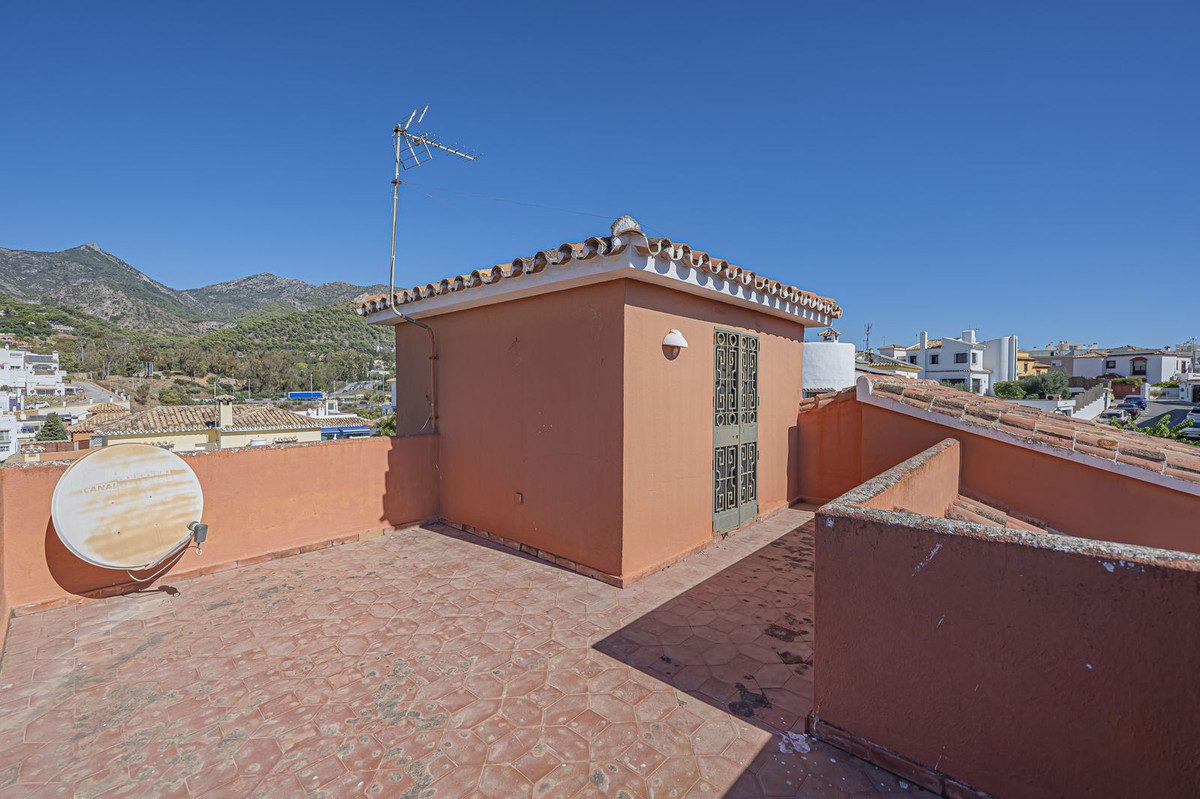 Detached Villa in Marbella, Costa del Sol – 4 beds – 1150000 € - photo 36 of 36