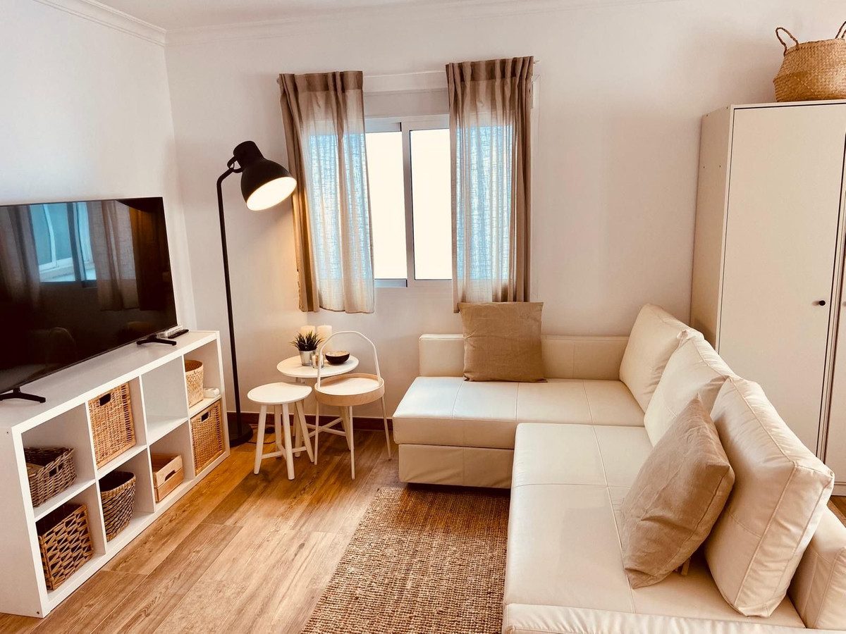 Middle Floor Apartment in Fuengirola, Costa del Sol – 2 beds – 295000 € - photo 6 of 16