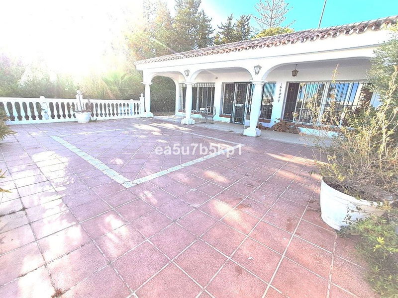 Detached Villa in Torremolinos, Costa del Sol – 5 beds – 1150000 €