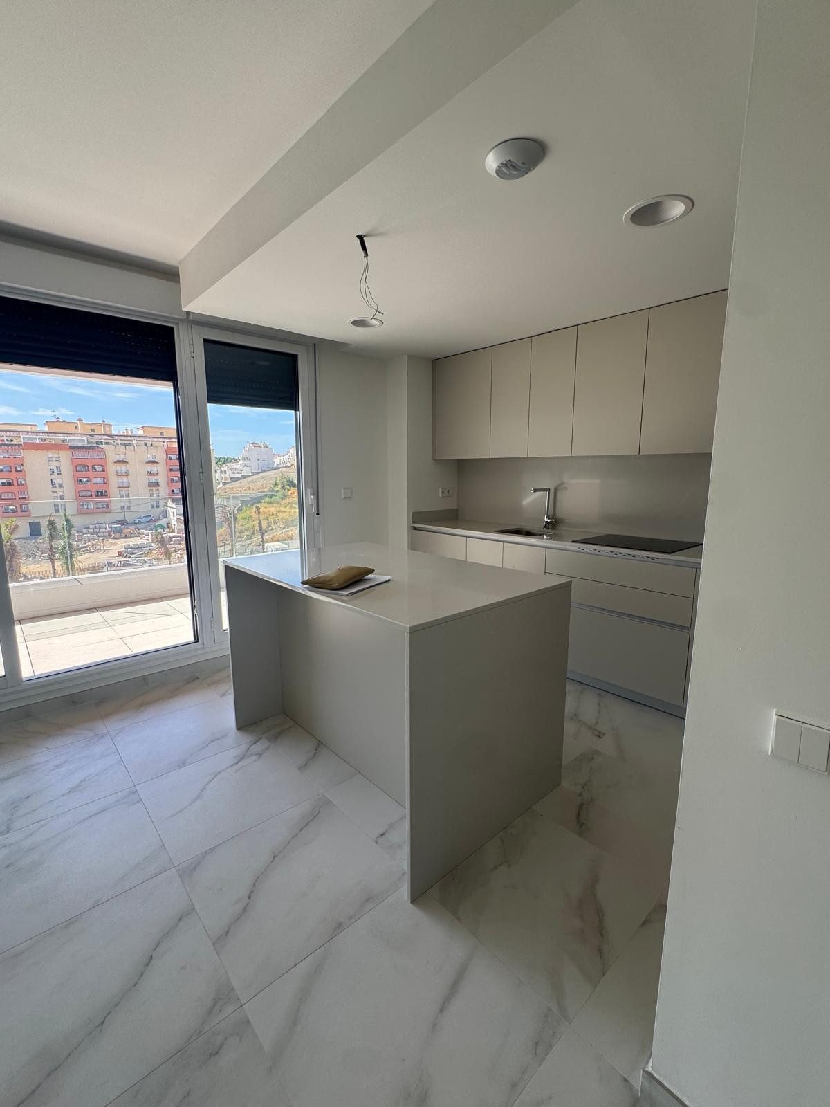 Middle Floor Apartment in Estepona, Costa del Sol – 2 beds – 595000 € - photo 7 of 17