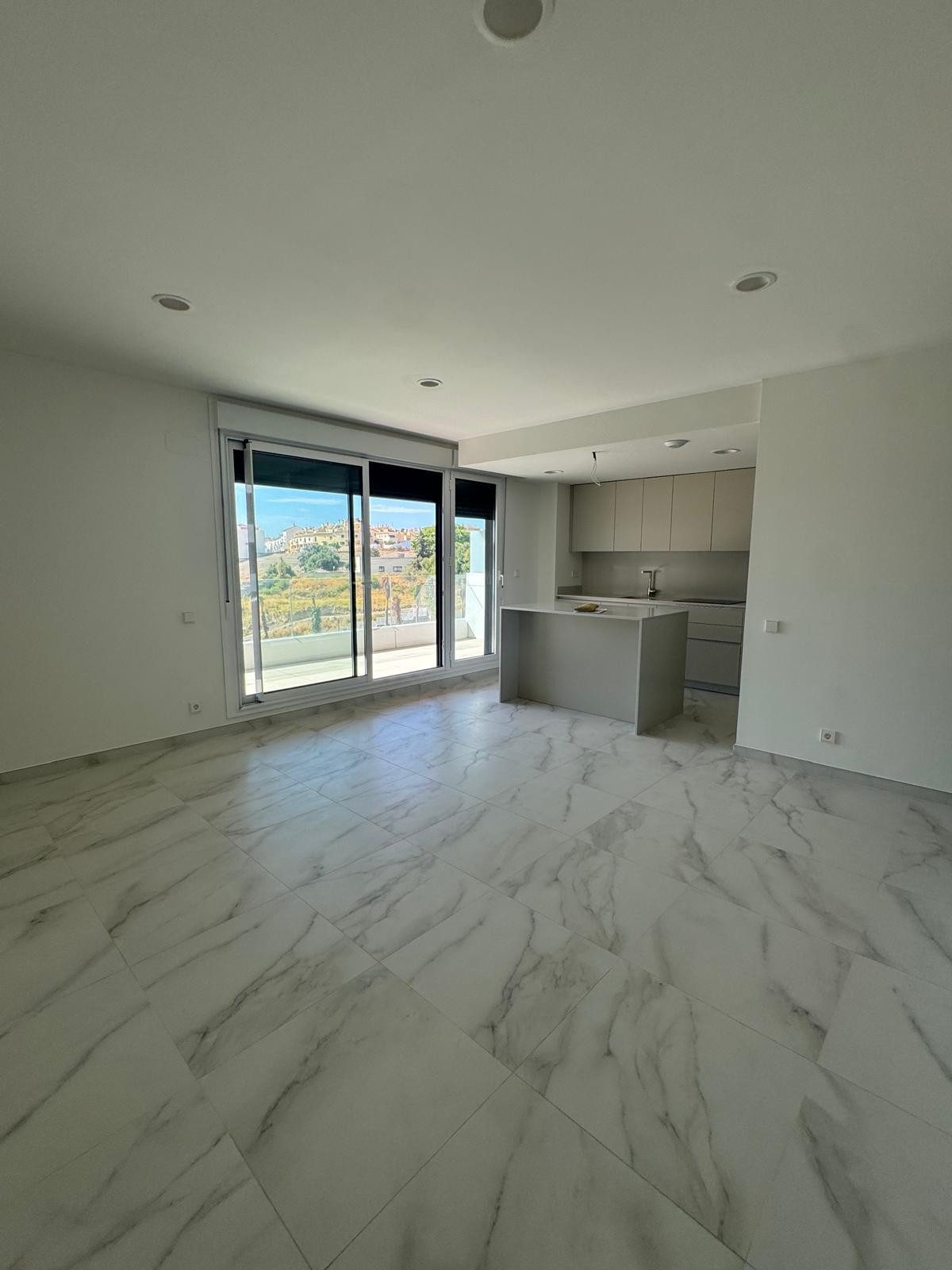 Middle Floor Apartment in Estepona, Costa del Sol – 2 beds – 595000 € - photo 8 of 17