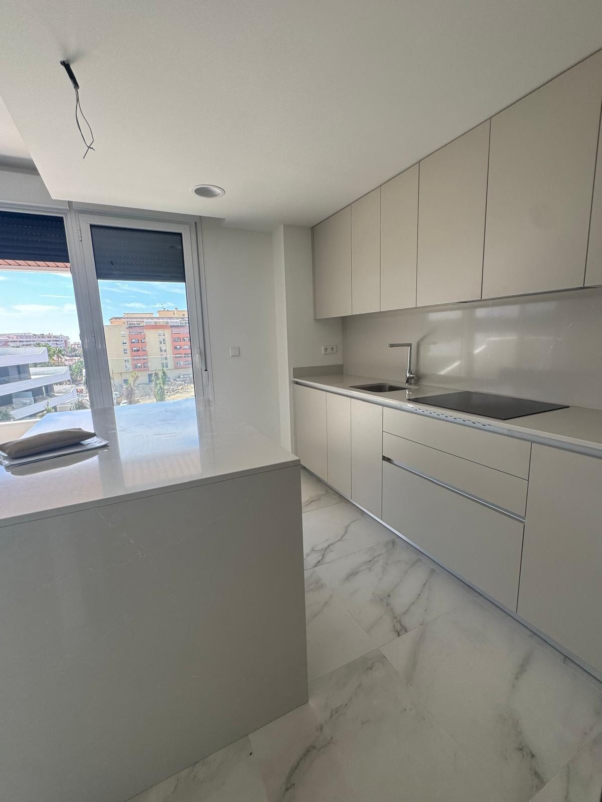 Middle Floor Apartment in Estepona, Costa del Sol – 2 beds – 595000 € - photo 12 of 17