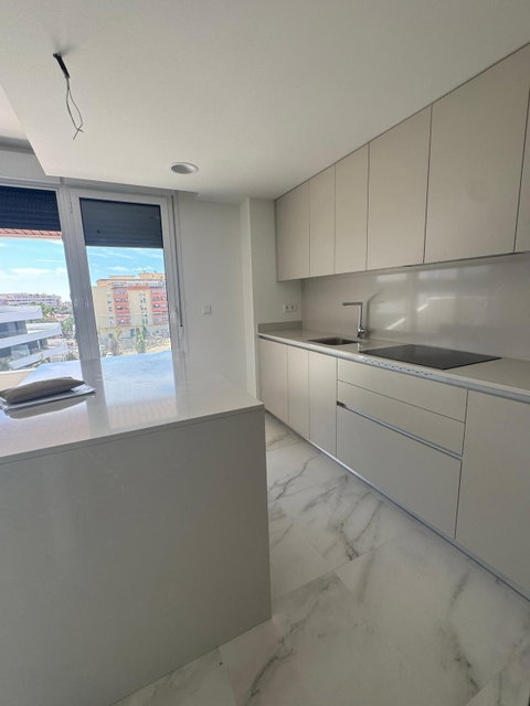 Middle Floor Apartment in Estepona, Costa del Sol – 2 beds – 595000 € - photo 12 of 17