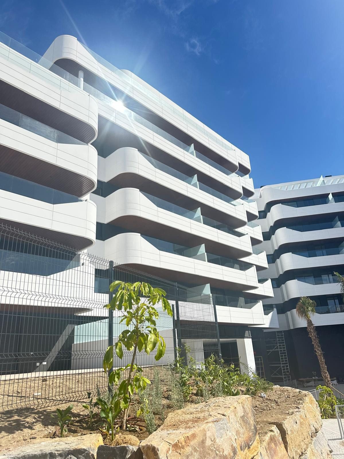 Middle Floor Apartment in Estepona, Costa del Sol – 2 beds – 595000 € - photo 16 of 17