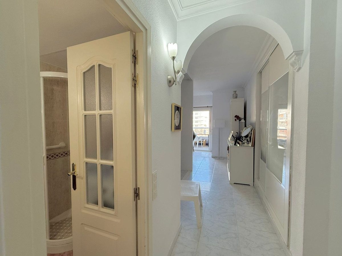 Middle Floor Apartment in Fuengirola, Costa del Sol – 1 beds – 285000 € - photo 3 of 9