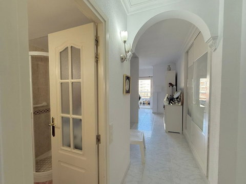 Middle Floor Apartment in Fuengirola, Costa del Sol – 1 beds – 285000 € - photo 3 of 9