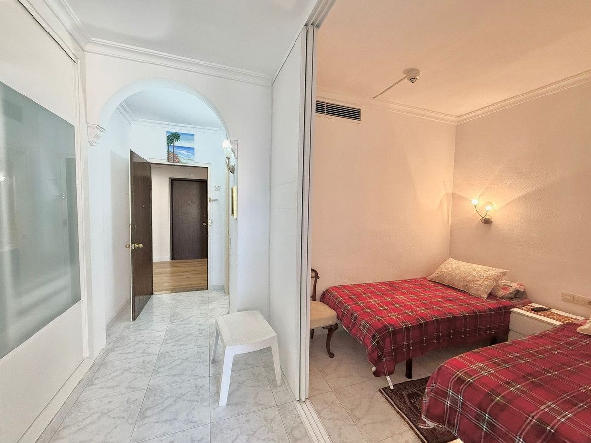 Middle Floor Apartment in Fuengirola, Costa del Sol – 1 beds – 285000 € - photo 4 of 9
