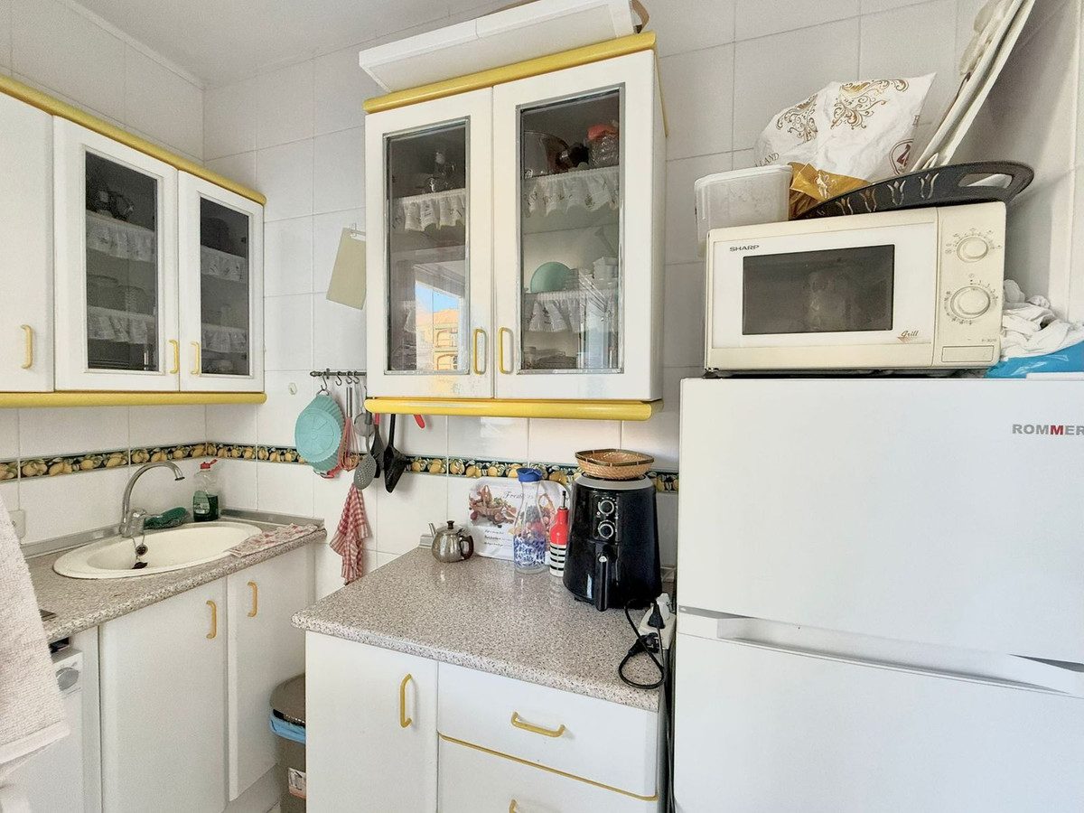 Middle Floor Apartment in Fuengirola, Costa del Sol – 1 beds – 285000 € - photo 7 of 9