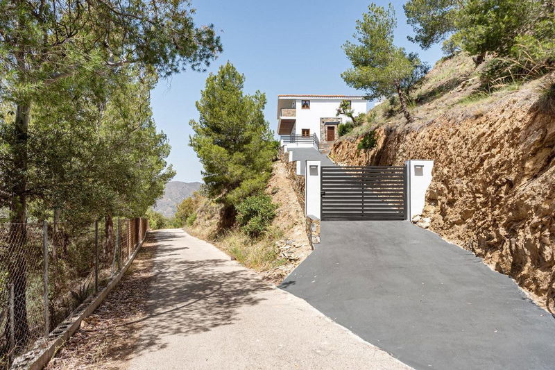 Detached Villa in Torremolinos, Costa del Sol – 6 beds – 909000 €