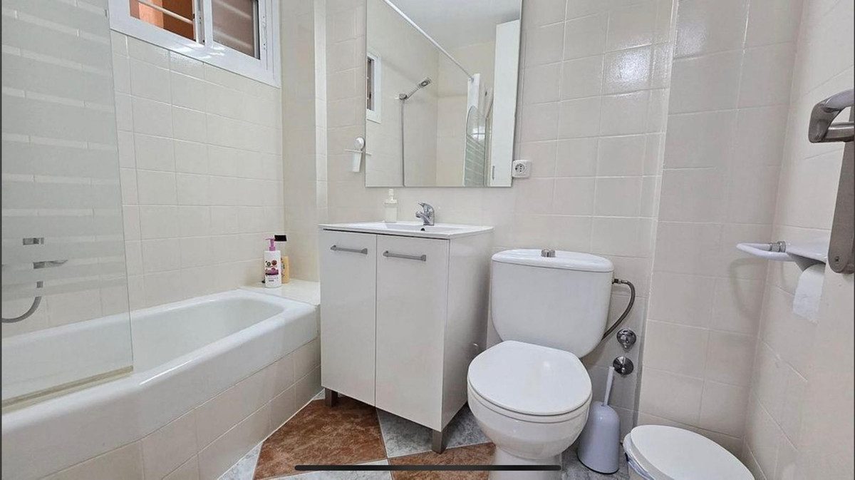 Middle Floor Apartment in Benalmadena, Costa del Sol – 1 beds – 240000 € - photo 20 of 22