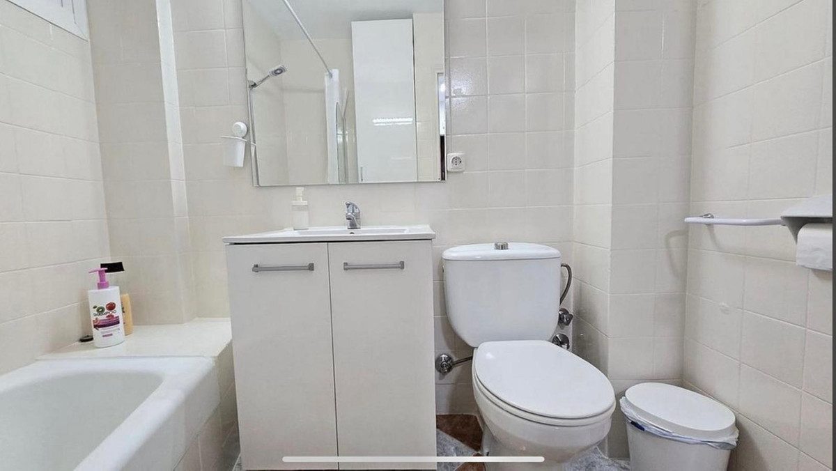 Middle Floor Apartment in Benalmadena, Costa del Sol – 1 beds – 240000 € - photo 21 of 22