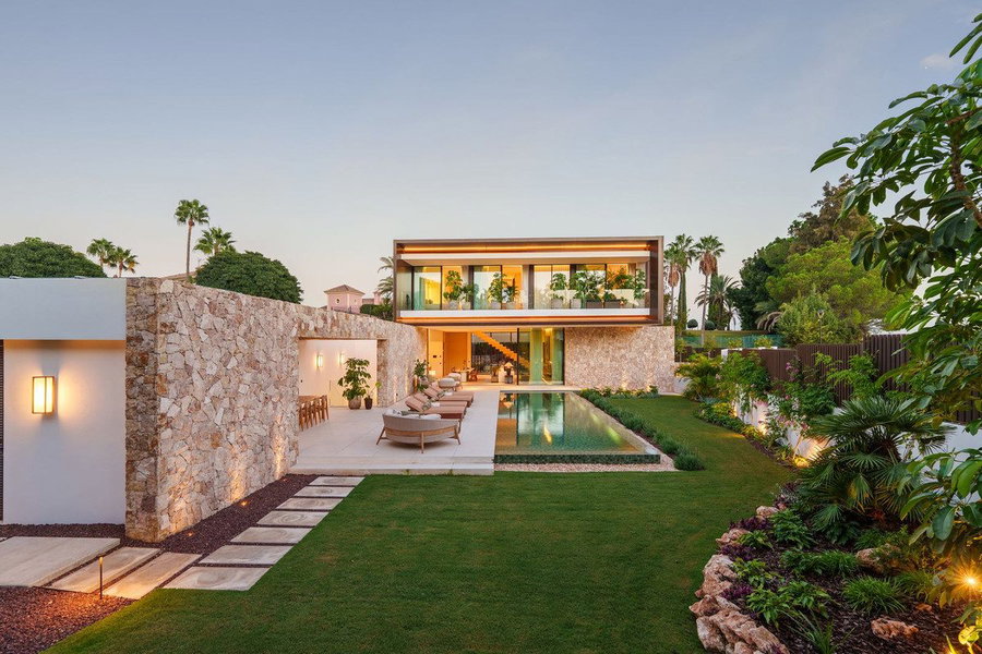 Detached Villa in Marbella, Costa del Sol – 5 beds – 5995000 € - photo 1 of 52