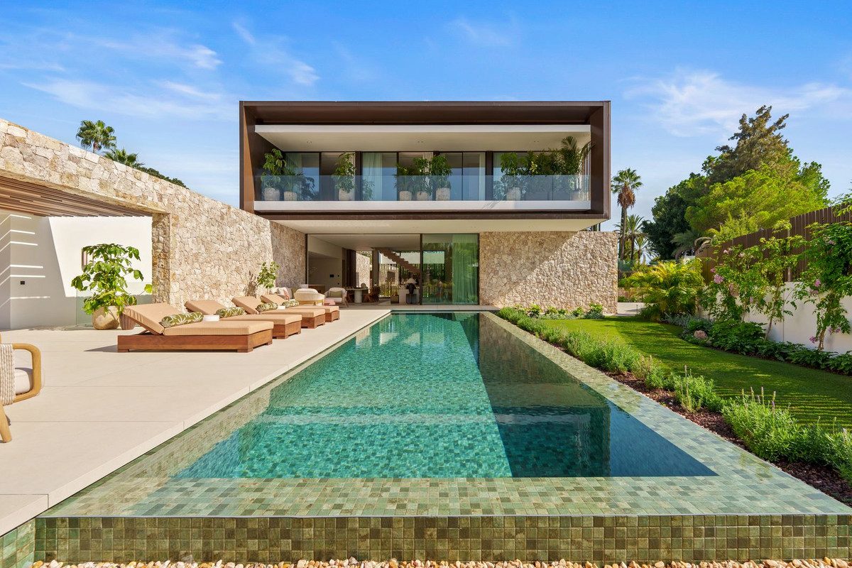 Detached Villa in Marbella, Costa del Sol – 5 beds – 5995000 € - photo 21 of 52