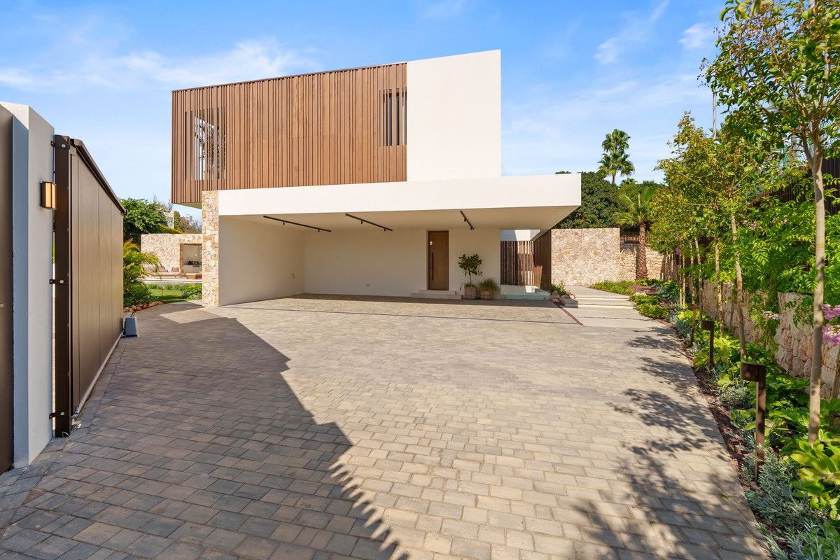 Detached Villa in Marbella, Costa del Sol – 5 beds – 5995000 € - photo 45 of 52