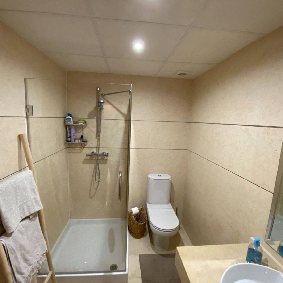 Ground Floor Apartment in Estepona, Costa del Sol – 2 beds – 350000 € - photo 10 of 12