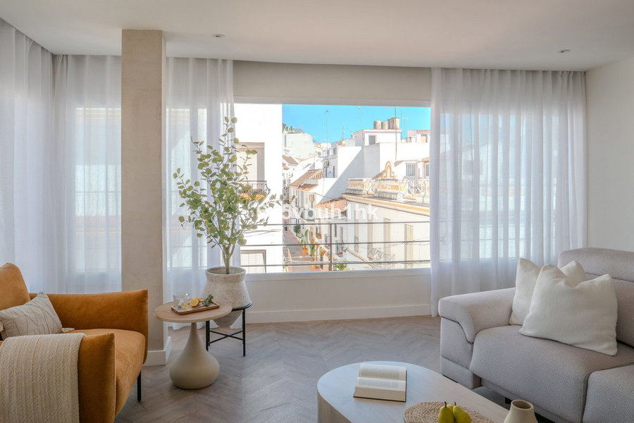 Middle Floor Apartment in Estepona, Costa del Sol – 2 beds – 595000 € - photo 1 of 25