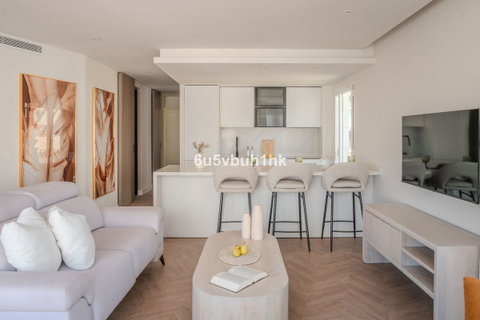 Middle Floor Apartment in Estepona, Costa del Sol – 2 beds – 595000 € - photo 3 of 25