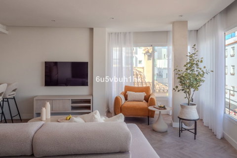 Middle Floor Apartment in Estepona, Costa del Sol – 2 beds – 595000 € - photo 5 of 25