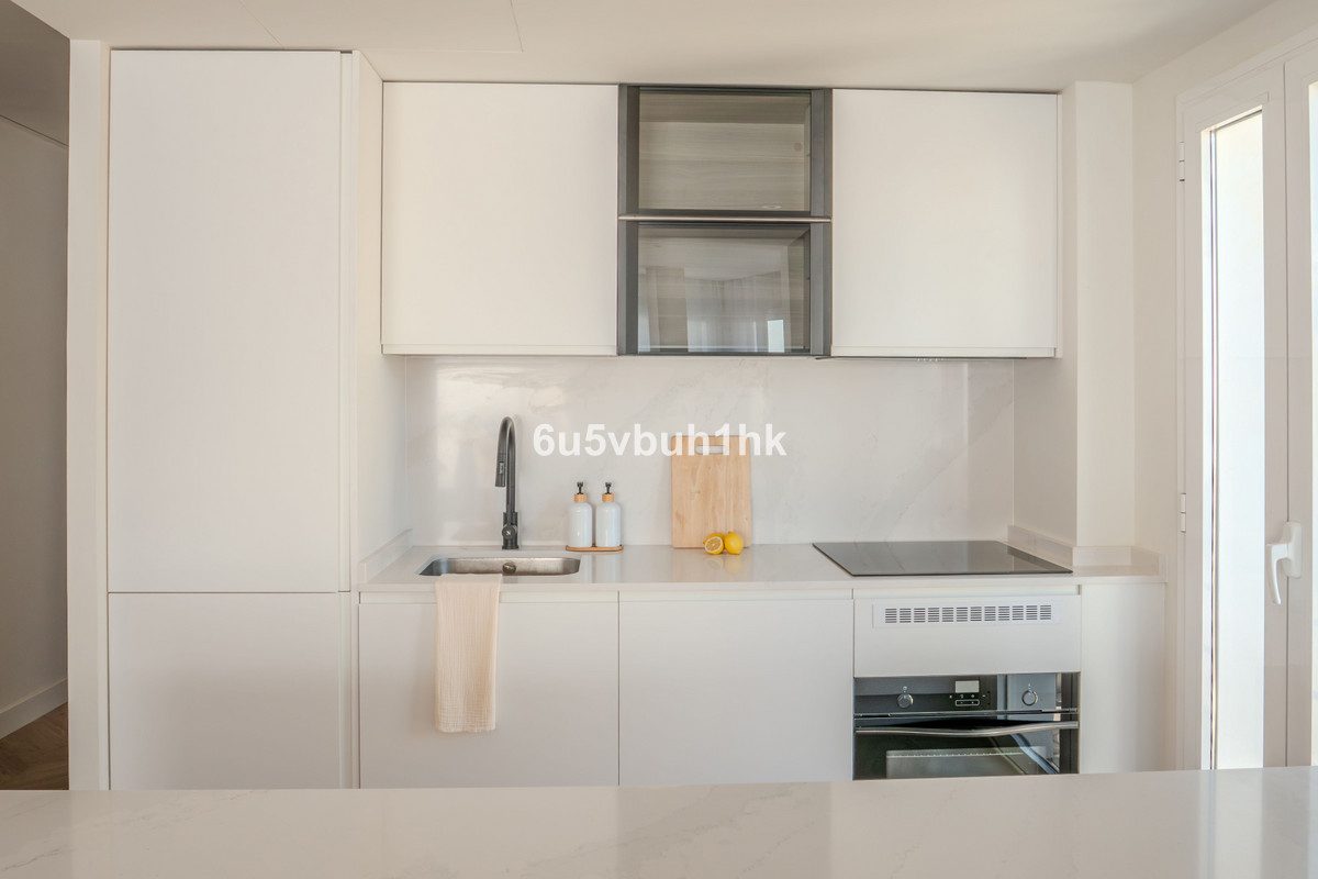 Middle Floor Apartment in Estepona, Costa del Sol – 2 beds – 595000 € - photo 6 of 25
