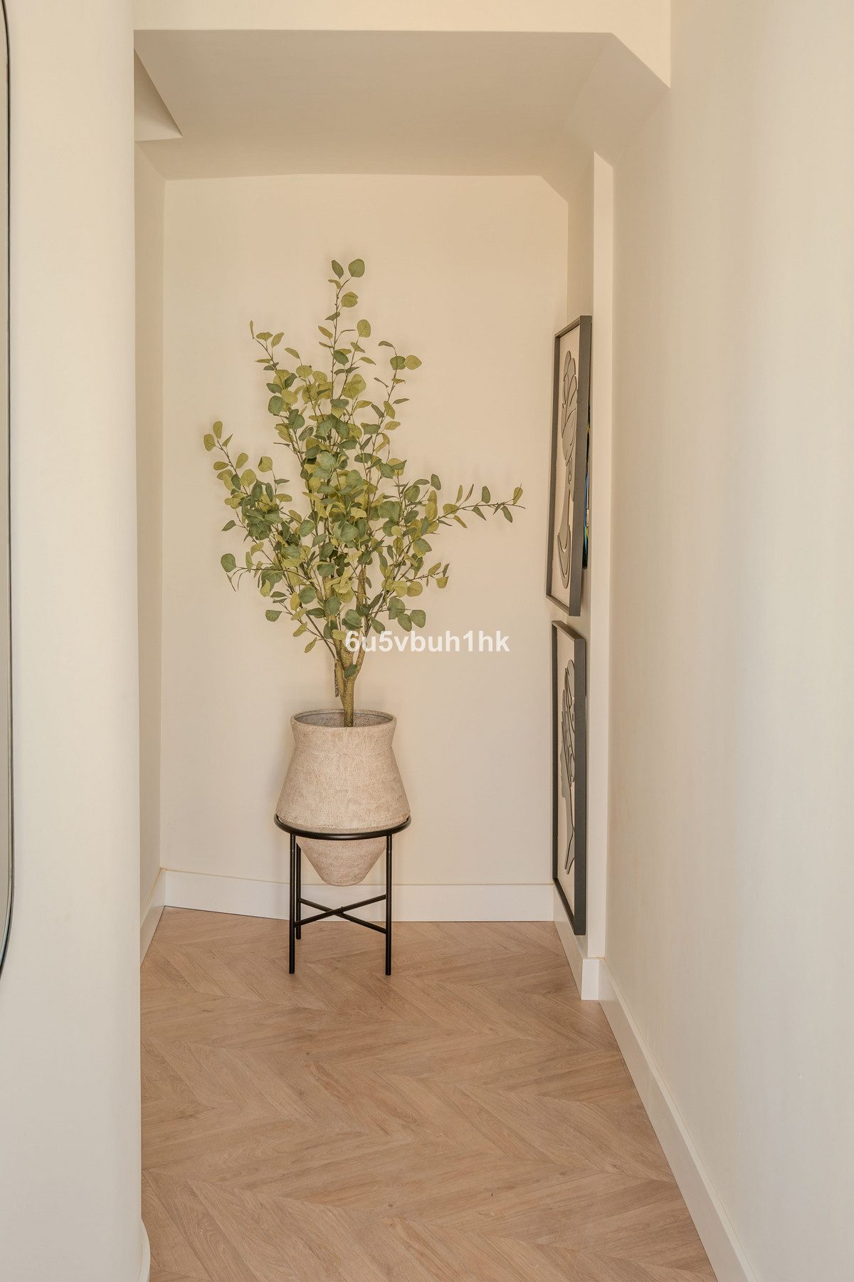 Middle Floor Apartment in Estepona, Costa del Sol – 2 beds – 595000 € - photo 18 of 25
