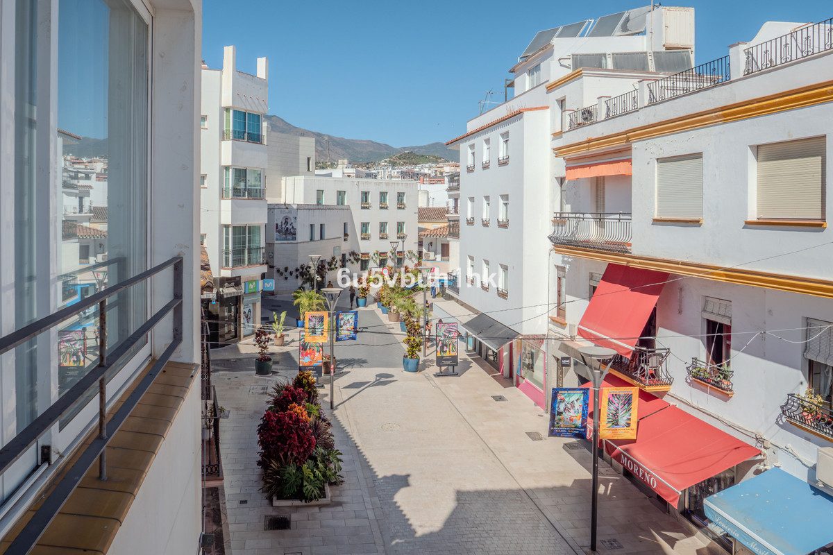 Middle Floor Apartment in Estepona, Costa del Sol – 2 beds – 595000 € - photo 22 of 25