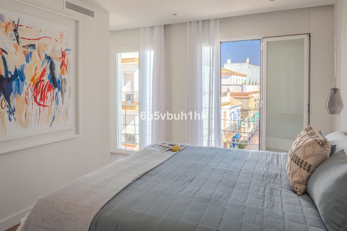 Middle Floor Apartment in Estepona, Costa del Sol – 2 beds – 595000 € - photo 23 of 25
