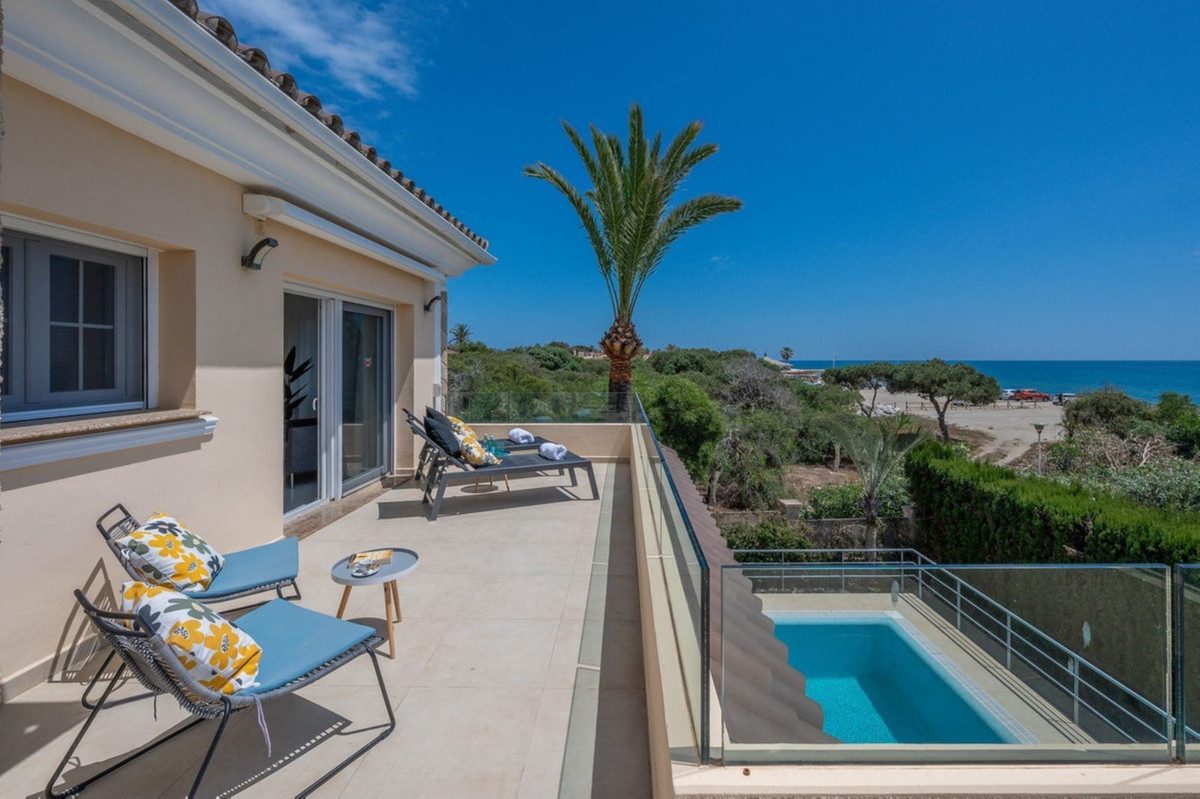 Detached Villa in Torremolinos, Costa del Sol – 6 beds – 2400000 € - photo 2 of 33
