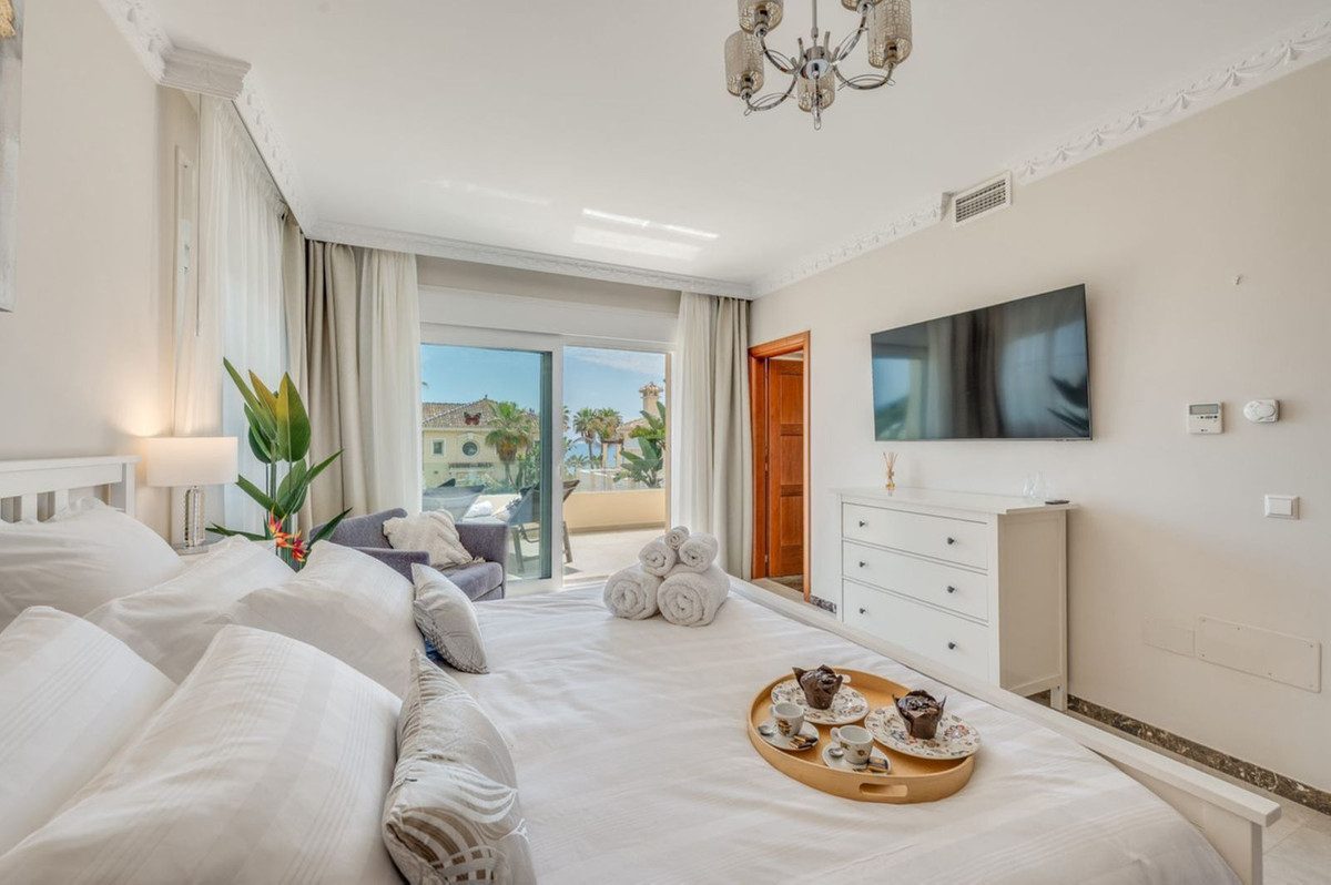 Detached Villa in Torremolinos, Costa del Sol – 6 beds – 2400000 € - photo 4 of 33