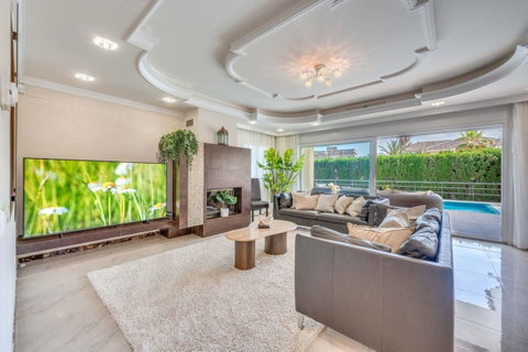 Detached Villa in Torremolinos, Costa del Sol – 6 beds – 2400000 € - photo 6 of 33