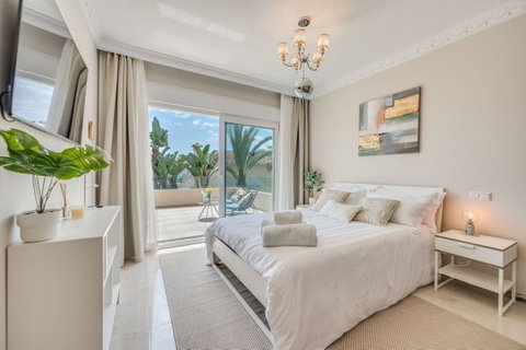 Detached Villa in Torremolinos, Costa del Sol – 6 beds – 2400000 € - photo 7 of 33