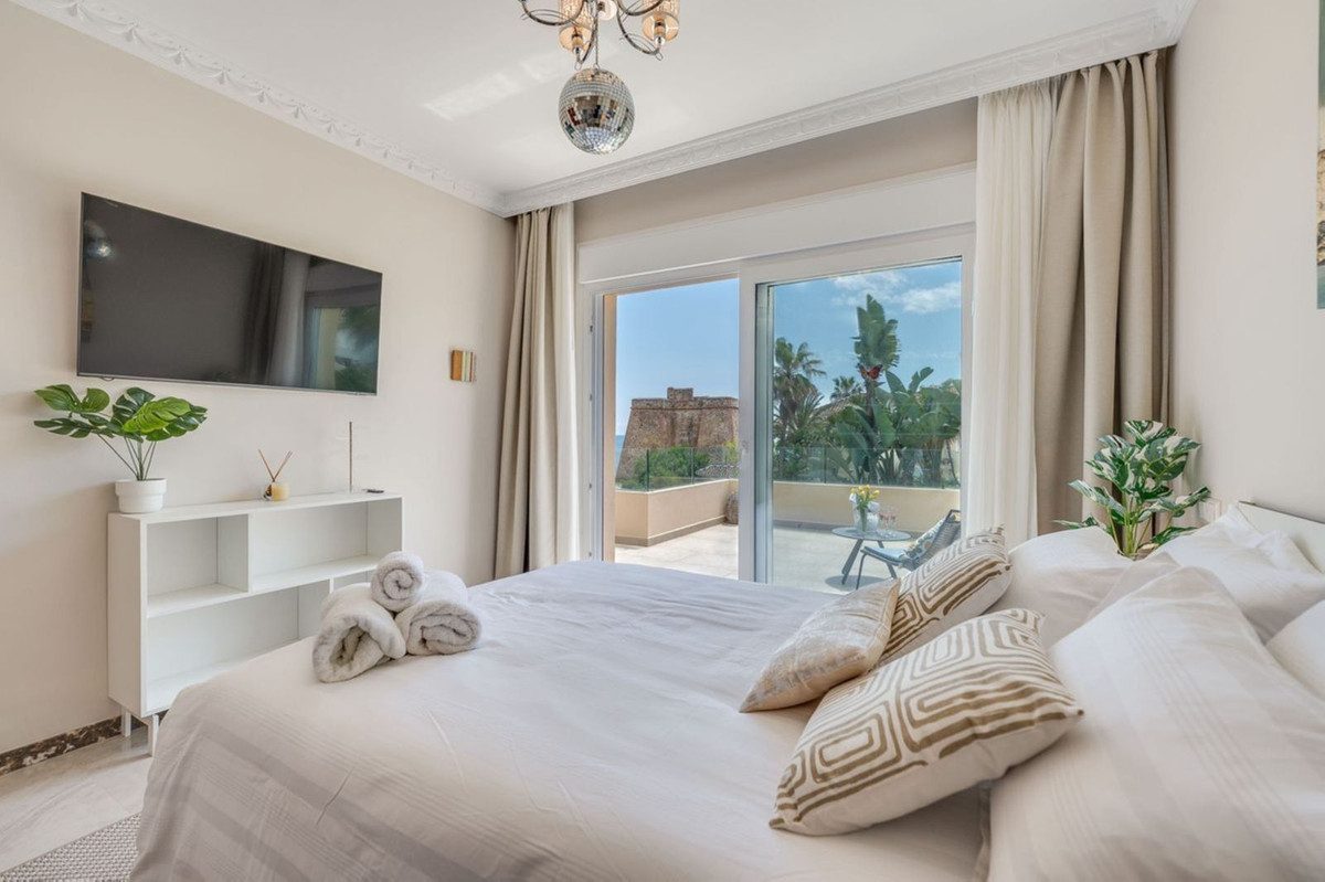 Detached Villa in Torremolinos, Costa del Sol – 6 beds – 2400000 € - photo 8 of 33