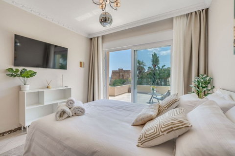 Detached Villa in Torremolinos, Costa del Sol – 6 beds – 2400000 € - photo 8 of 33